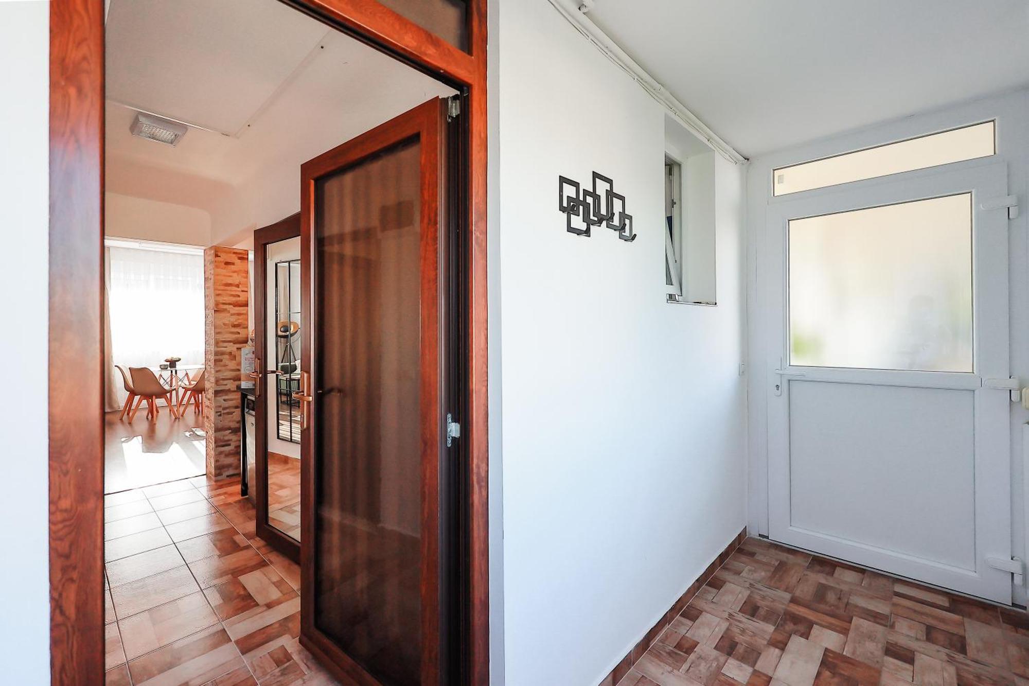 Oradea City Center Apartment Near Aquapark With Jacuzzi & Parking Exterior foto