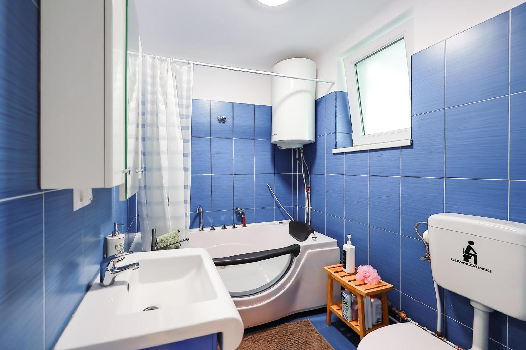 Oradea City Center Apartment Near Aquapark With Jacuzzi & Parking Exterior foto