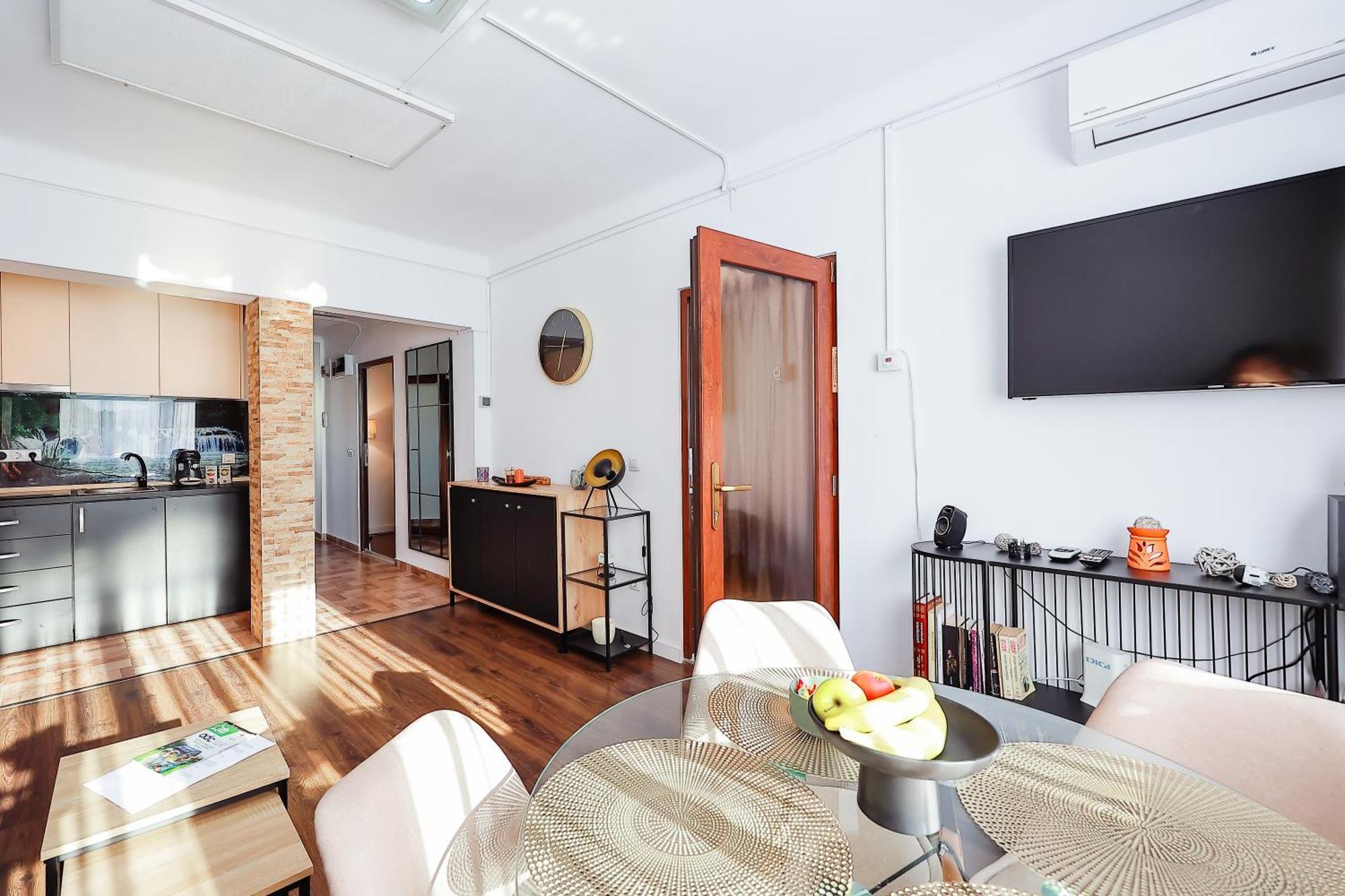Oradea City Center Apartment Near Aquapark With Jacuzzi & Parking Exterior foto