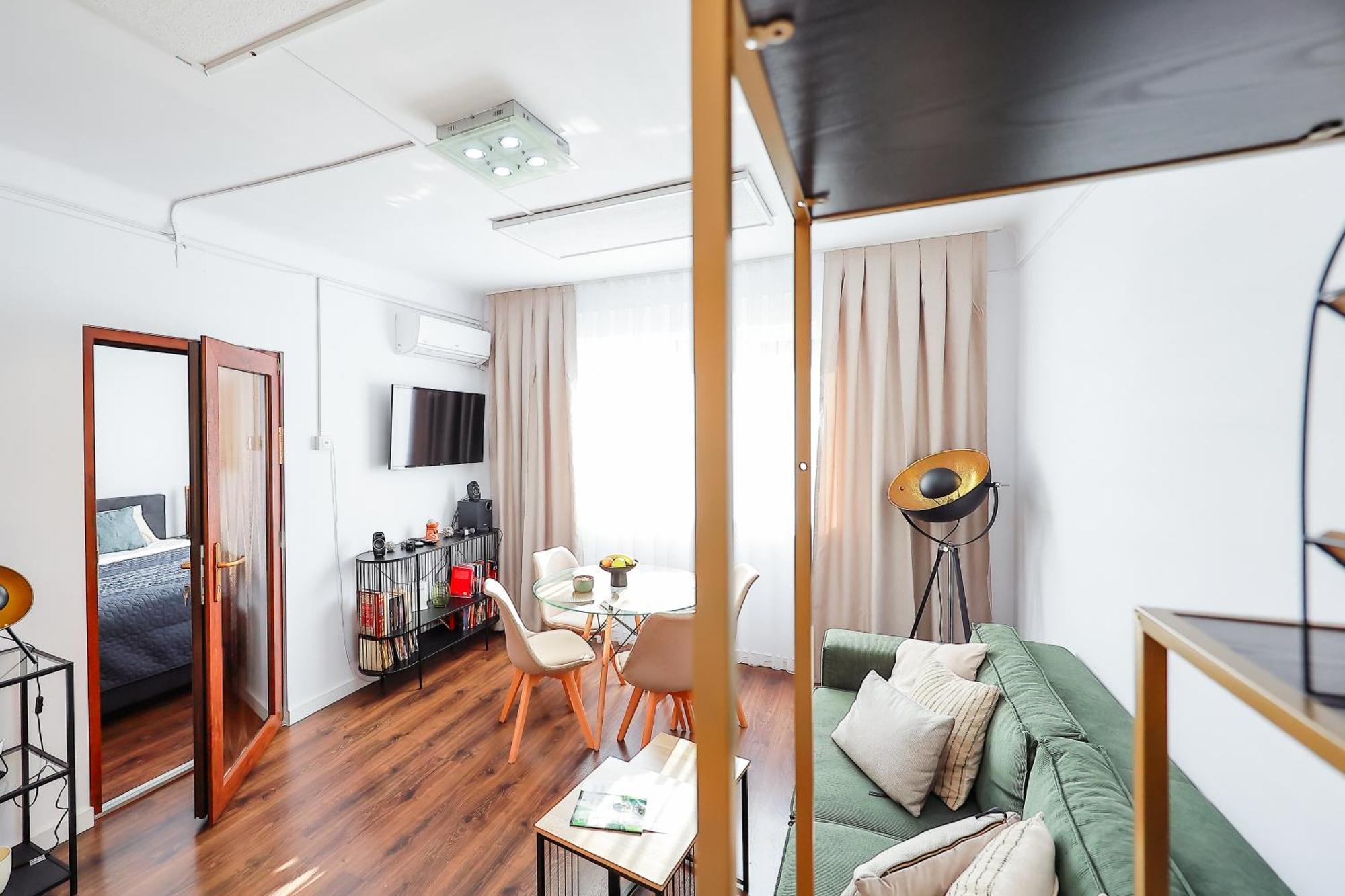 Oradea City Center Apartment Near Aquapark With Jacuzzi & Parking Exterior foto