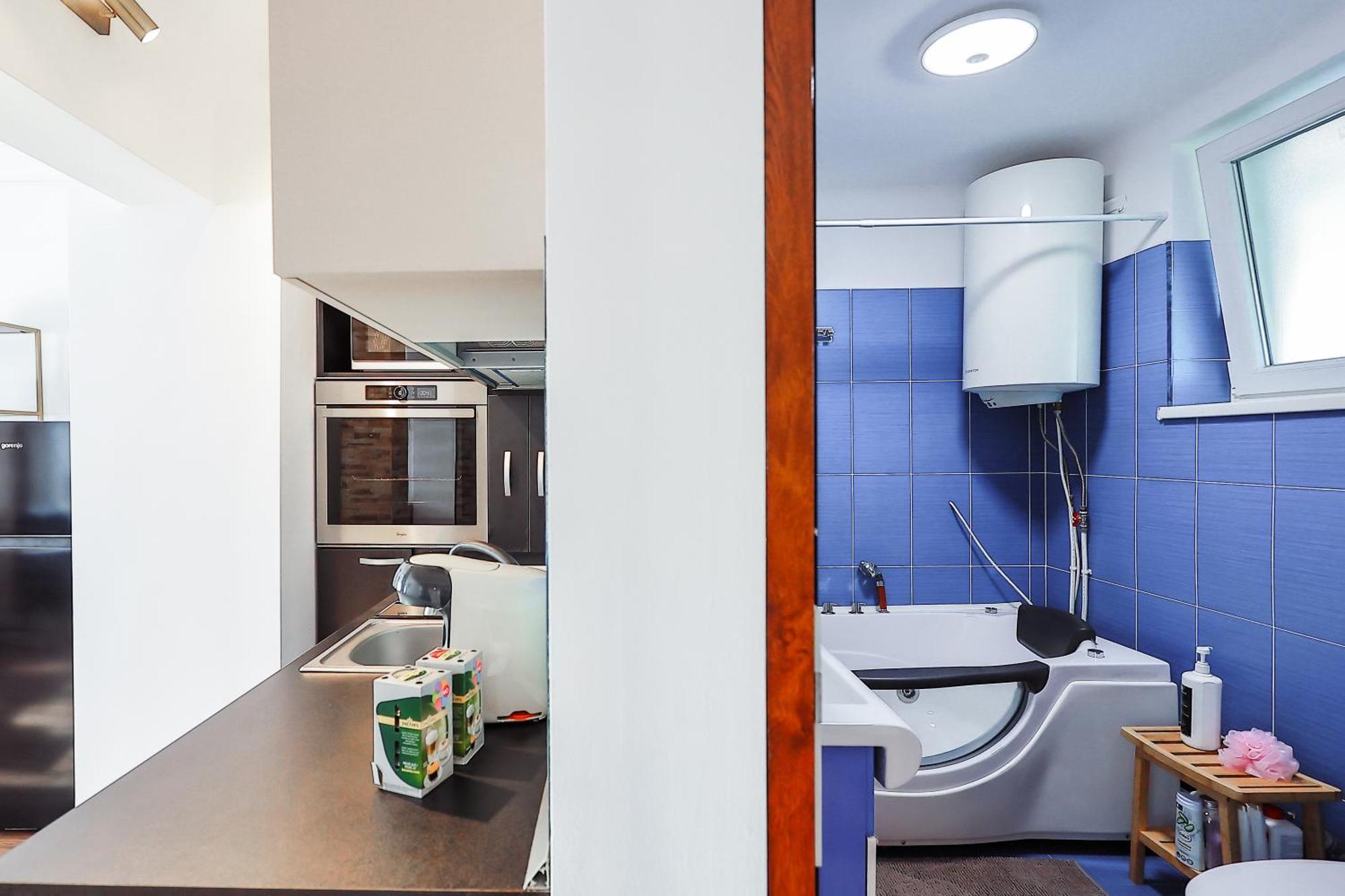 Oradea City Center Apartment Near Aquapark With Jacuzzi & Parking Exterior foto